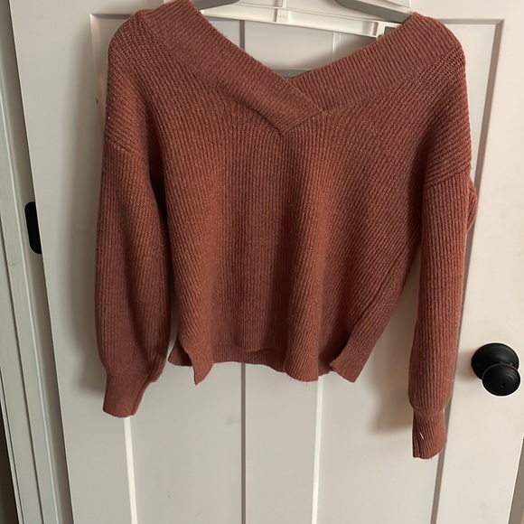 Red sweater - Picture 2 of 3